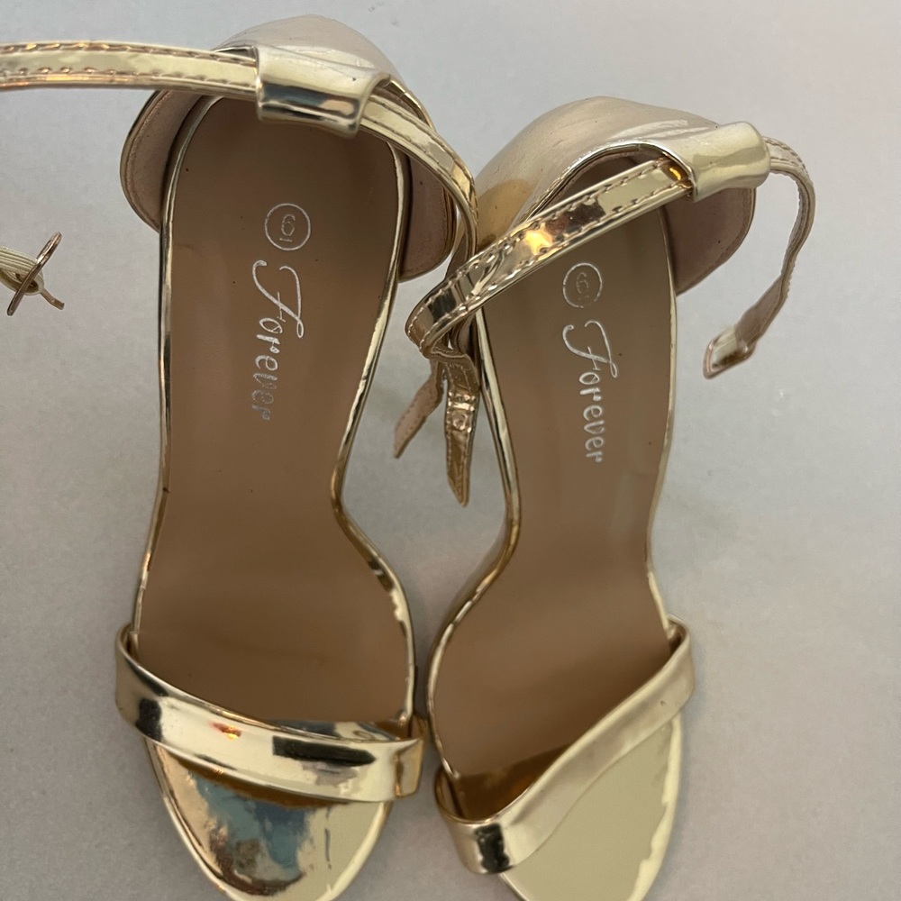 Forever gold heel shoe